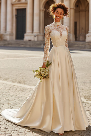 Ivoire col haut une ligne Sweep Train Robe de mariée vintage avec manches